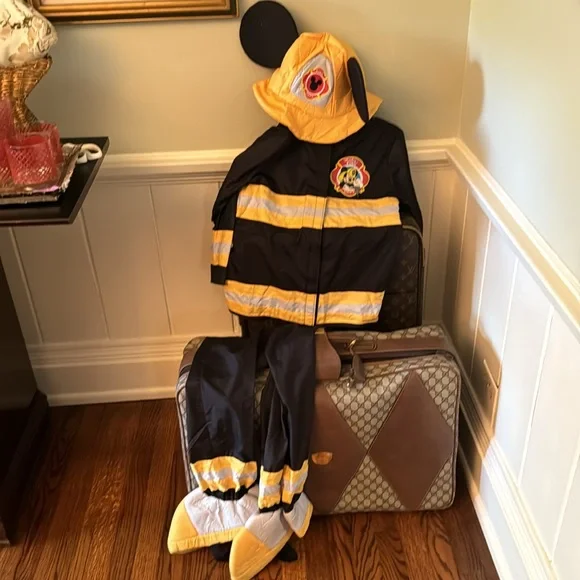 Disney Store Fireman Mickey Mouse Boys Kids Youth Halloween Costume M Medium - Picture 5 of 12